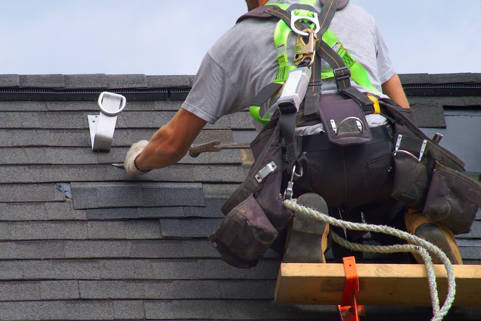 Roofer construction roof maintenance