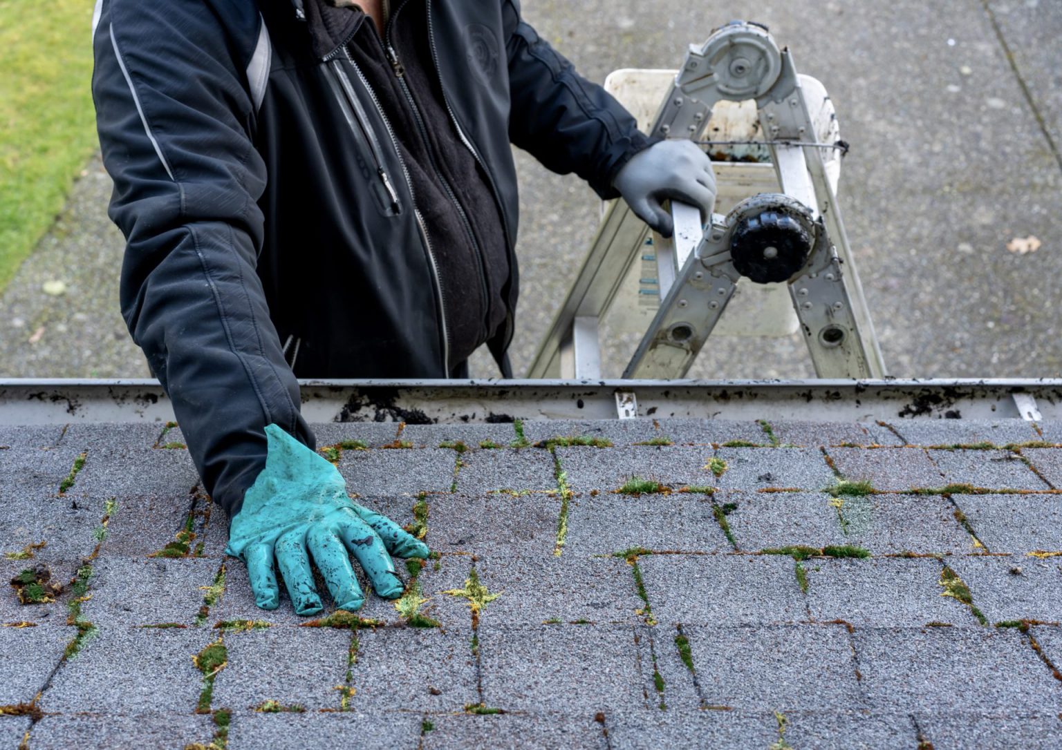 4 Best Roof Cleaning Products Eagle Eye Roofing 4-best-roof-cleaning-products-eagle-eye-roofing